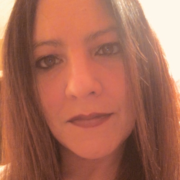 Meet your Posher, Melissa - Picture 1 of 2